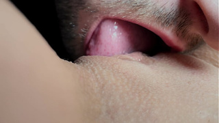Kinky Tongue Eating Snatch