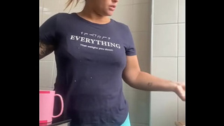 Would you fall on that monstrous twat, or are you disgusted by large pussies?