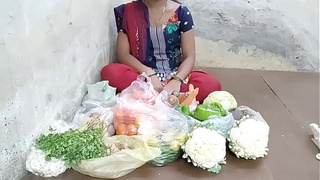 Desi chick scolded a vegetable buyer selling vegetables