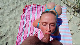 Scarlet Chase's Kinky Beach Fuck Sesh: Deepthroat & Squirting Surprise